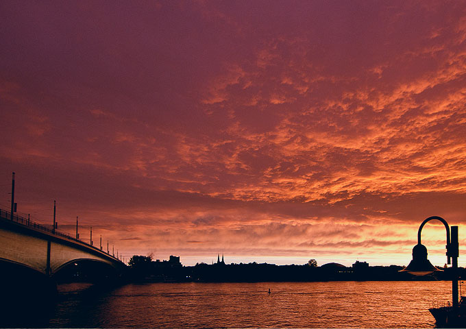 Drittes Bild Sonnenuntergang Kennedybrücke in Bonn