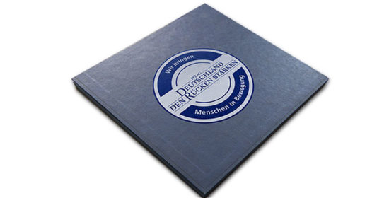 Blaues Brettspiel zusammengeklappt